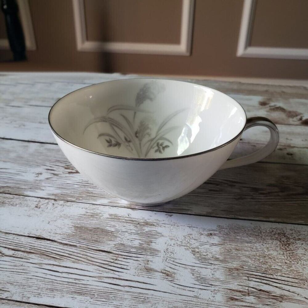 Sone China Made in Japan Platinum #7050 Pattern Grain Plume Tea Cup